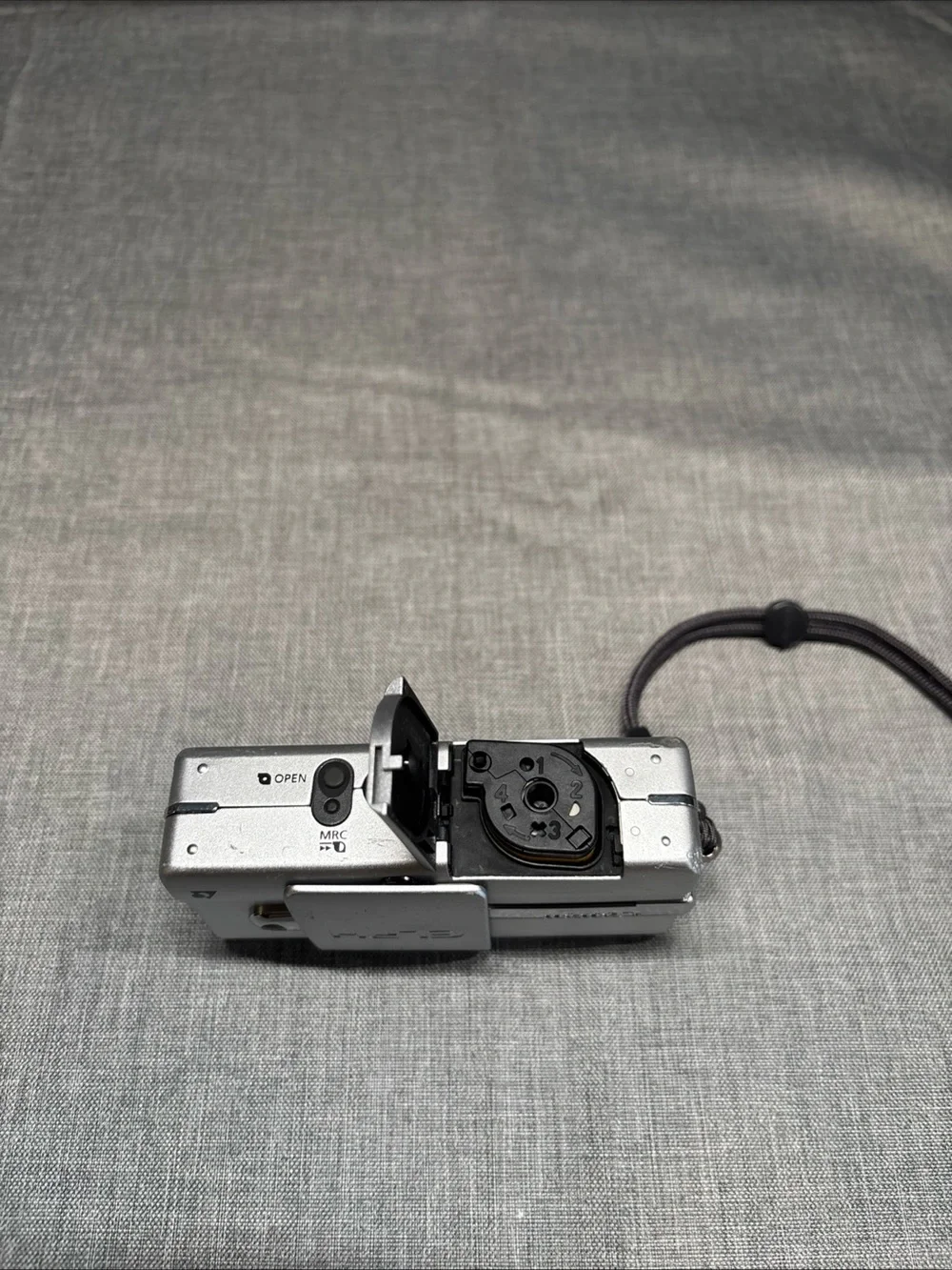 Canon ELPH Z3 Compact Point Shoot APS Camera W/FILM- TESTED